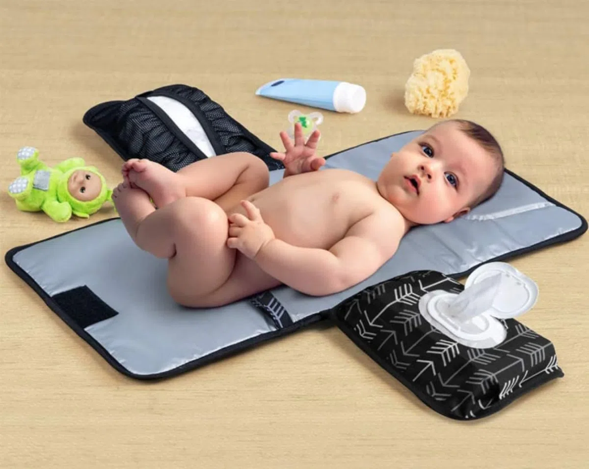 Matelas à Langer Pliable pour Bébé Tapis à Langer Portable avec Pochette de Change Ensemble de Sac a Langer de Voyage Amovible et Etanche,Poches en Tissu Mesh et à Fermeture Éclair.